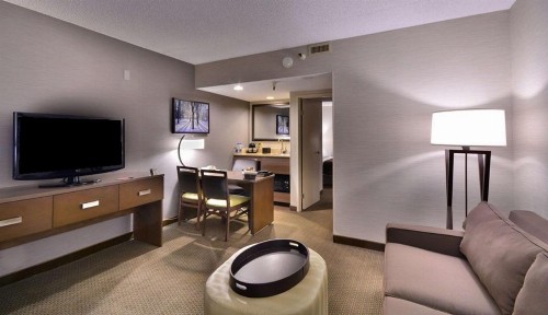 Embassy Suites by Hilton Denver Central Park - image 20