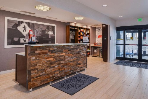 Hampton Inn & Suites Denver-Speer Boulevard - image 14