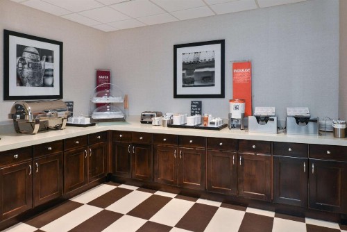 Hampton Inn & Suites Denver-Speer Boulevard - image 28