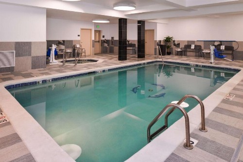 Hampton Inn & Suites Denver-Speer Boulevard - image 7