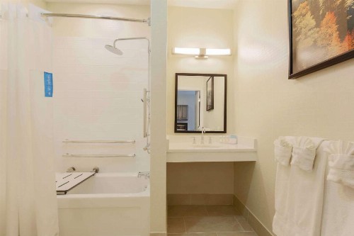 Hampton Inn & Suites Denver Tech Center - image 7