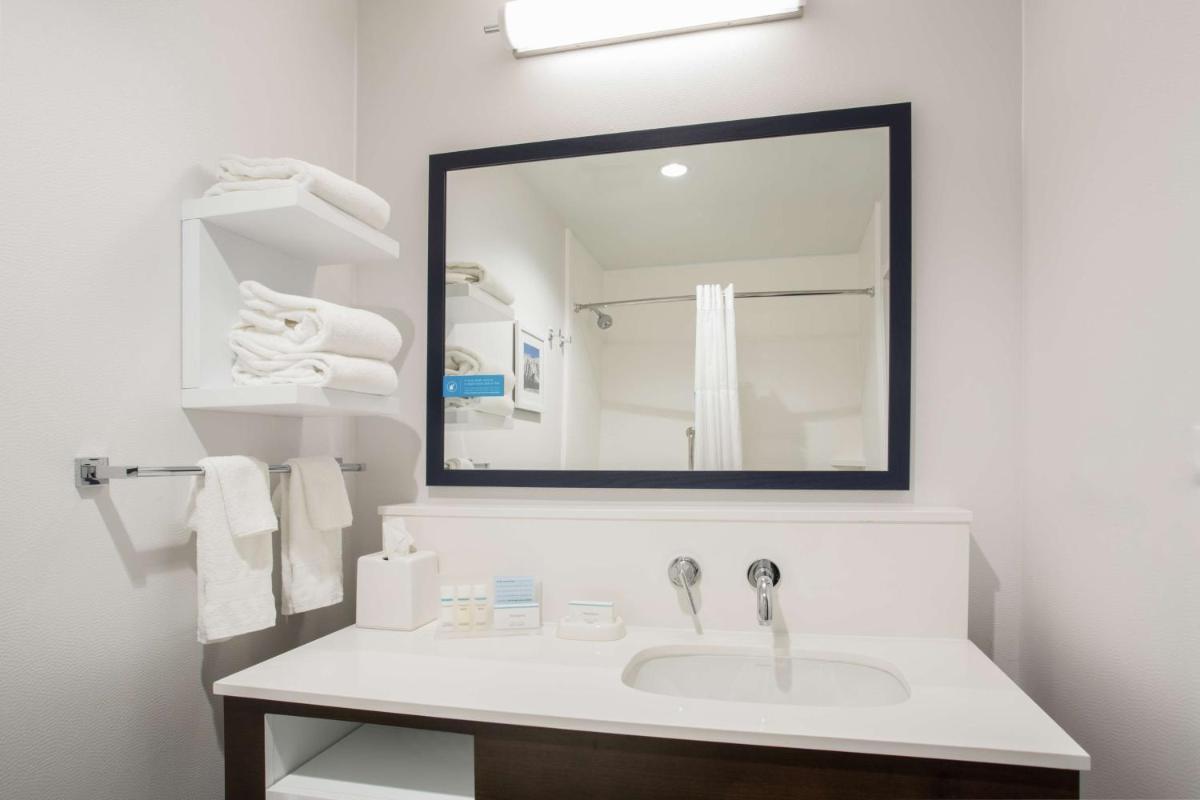 Hampton Inn & Suites Denver-Downtown - image 6