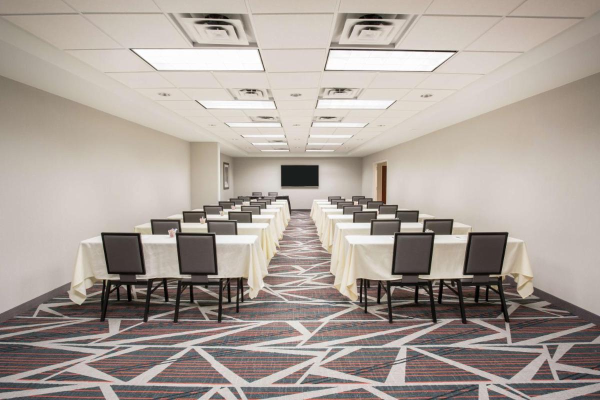 Hampton Inn & Suites Denver-Downtown - image 7