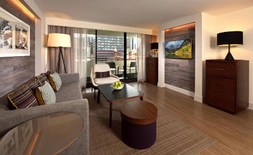 Warwick Denver - image 6