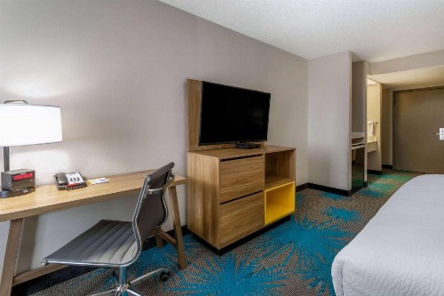 Days Inn & Suites by Wyndham Denver International Airport - image 11