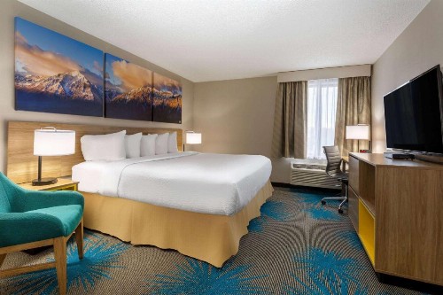 Days Inn & Suites by Wyndham Denver International Airport - image 30