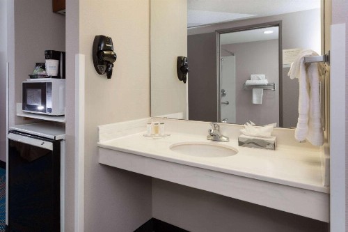Days Inn & Suites by Wyndham Denver International Airport - image 46