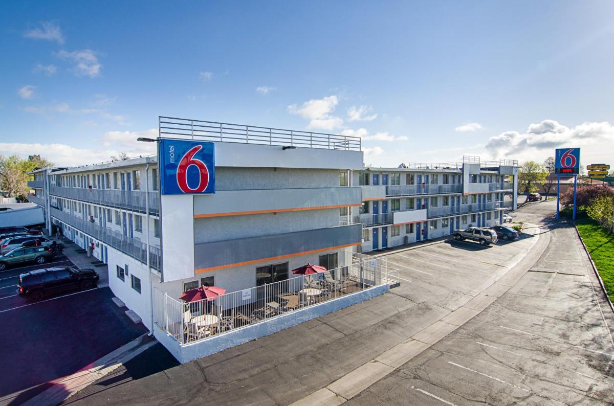 Motel 6-Denver CO - Federal Boulevard - image 2