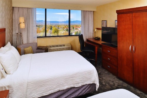 Courtyard by Marriott Denver Cherry Creek - image 3