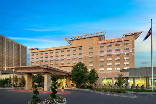 Hilton Garden Inn Denver/Cherry Creek - image 2
