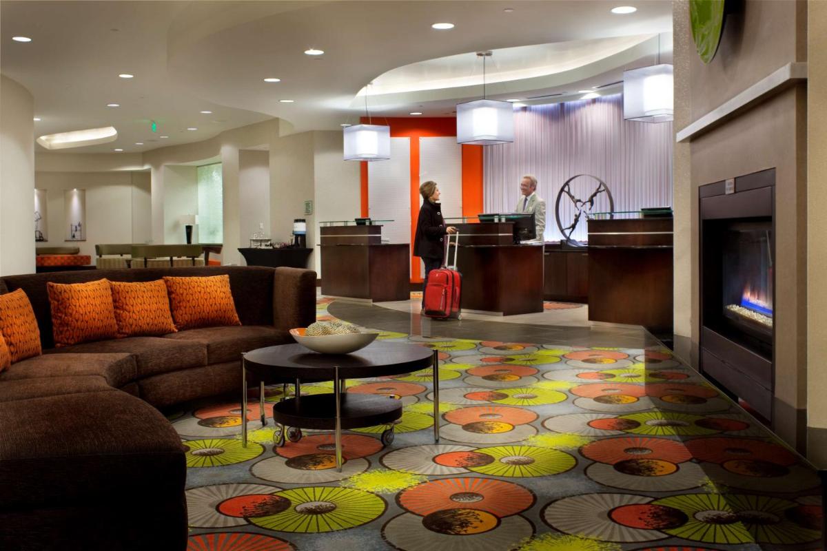 Hilton Garden Inn Denver/Cherry Creek - image 7