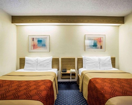 Econo Lodge Denver International Airport - image 10