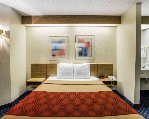 Econo Lodge Denver International Airport - image 13