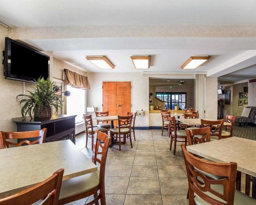 Econo Lodge Denver International Airport - image 14