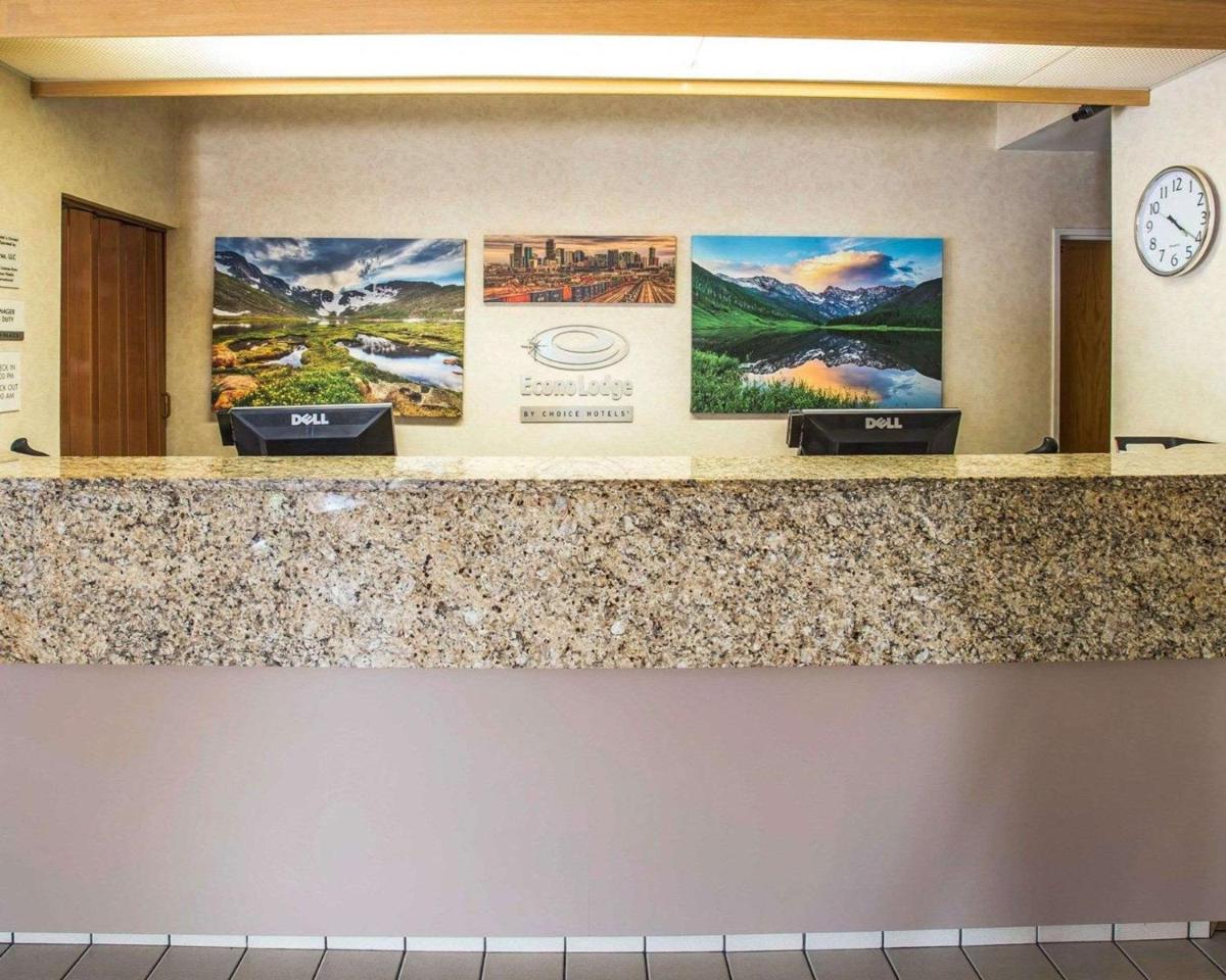 Econo Lodge Denver International Airport - image 2