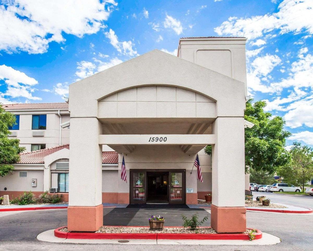 Econo Lodge Denver International Airport - image 4