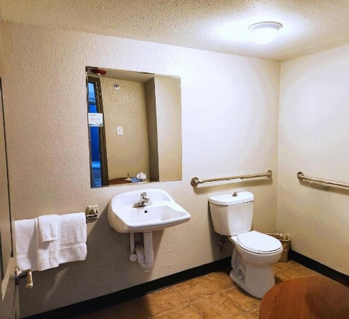 Days Inn by Wyndham Denver Downtown - image 4