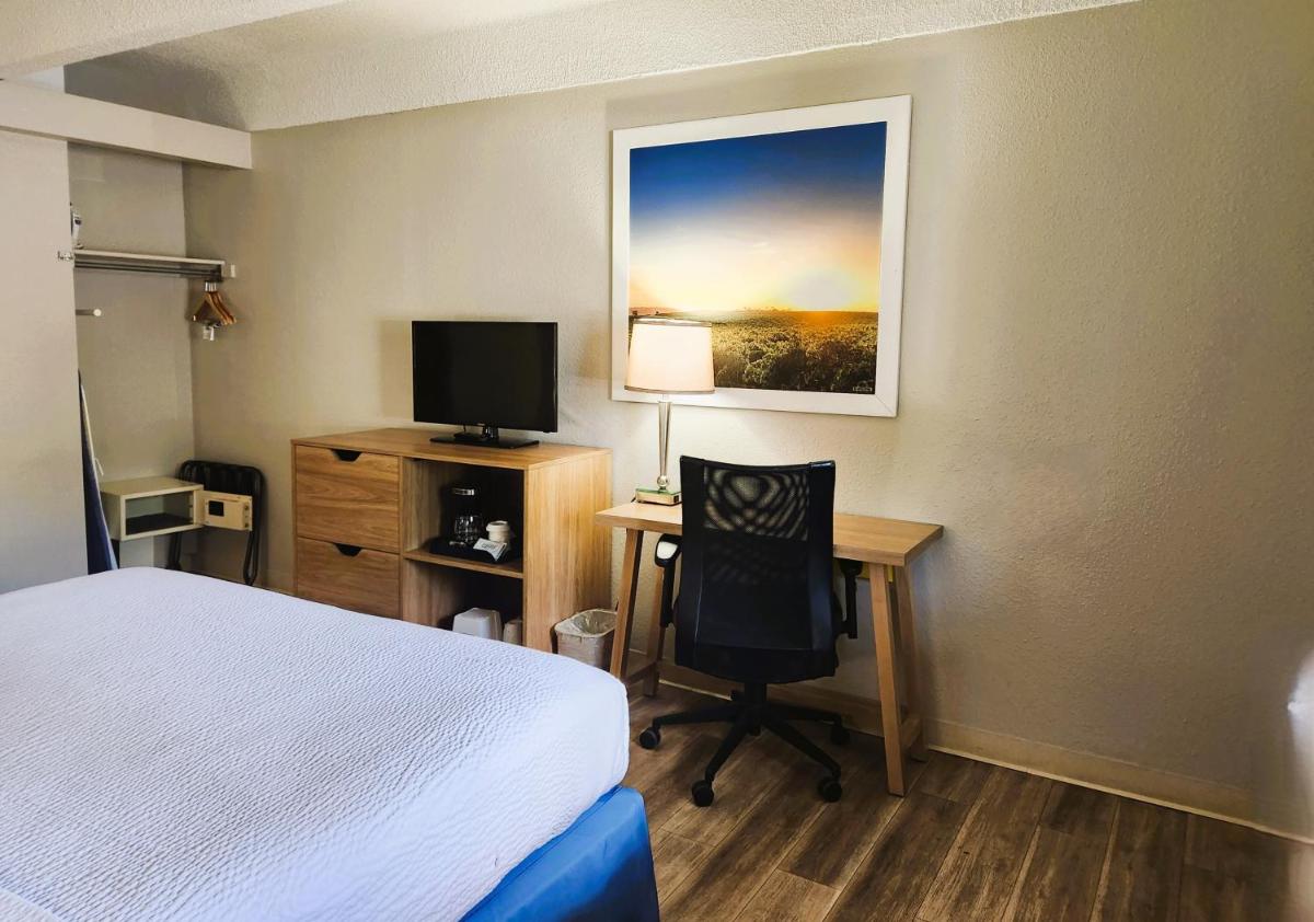 Days Inn by Wyndham Denver Downtown - image 5
