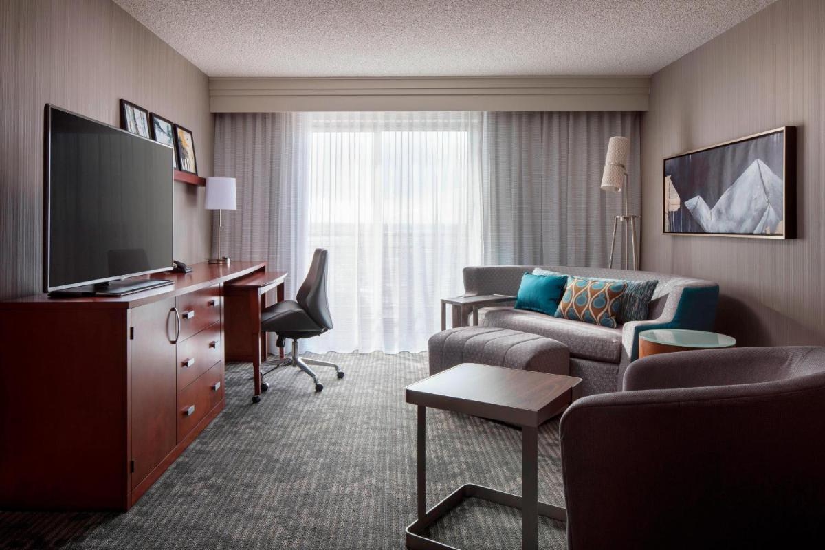 Courtyard by Marriott Denver Airport - image 5