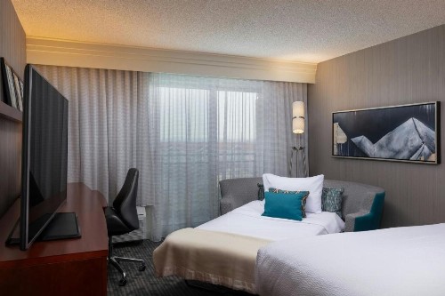 Courtyard by Marriott Denver Airport - image 7