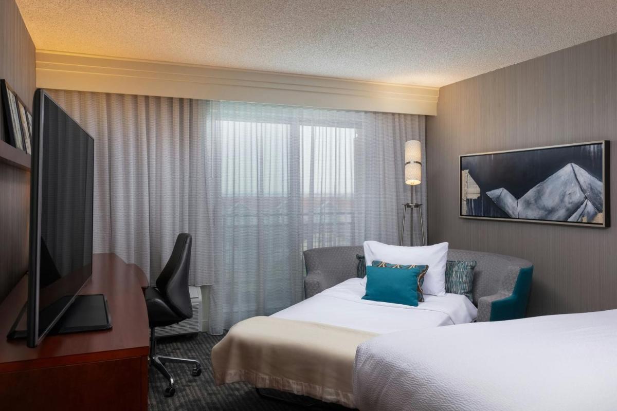 Courtyard by Marriott Denver Airport - image 7