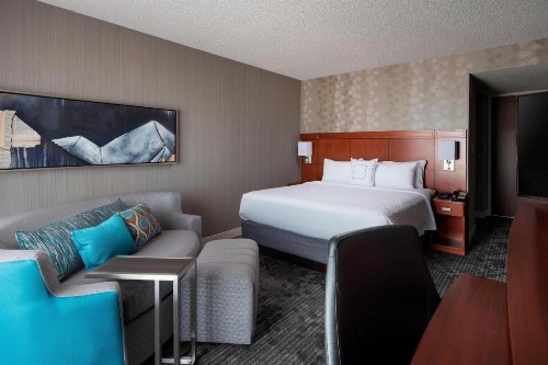 Courtyard by Marriott Denver Airport - image 9