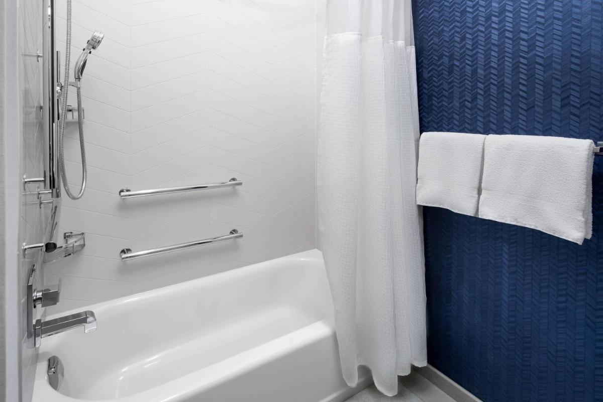 Fairfield Inn & Suites Denver Airport - image 3