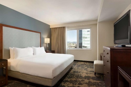 Embassy Suites Denver - Downtown/Convention Center - image 2