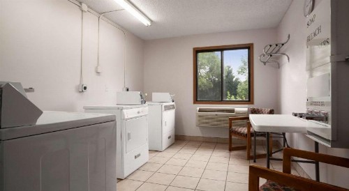 Super 8 by Wyndham Westminster Denver North - image 10