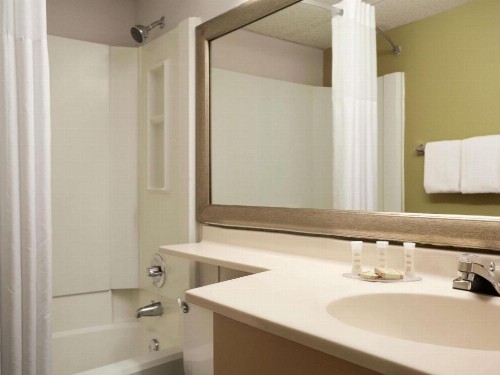 Super 8 by Wyndham Westminster Denver North - image 11