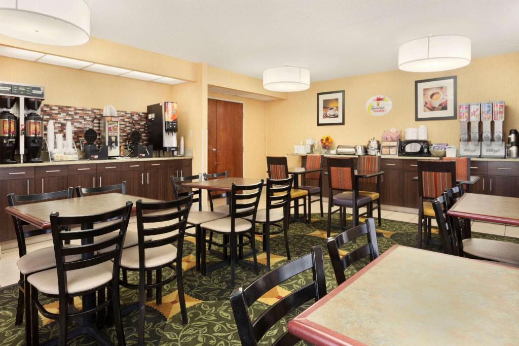 Super 8 by Wyndham Westminster Denver North - image 4