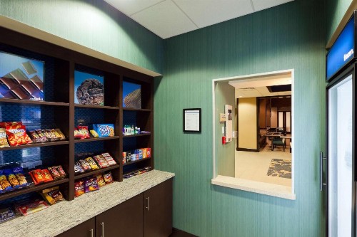 Hampton Inn & Suites Denver Airport / Gateway Park - image 10