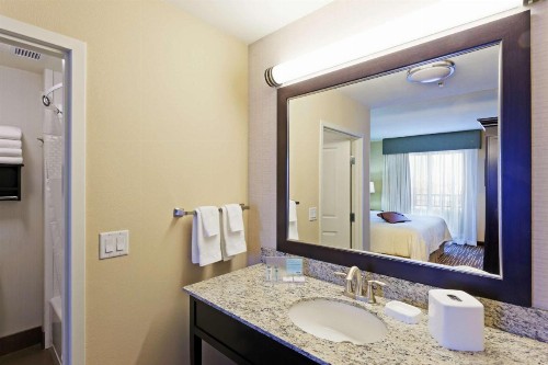 Hampton Inn & Suites Denver Airport / Gateway Park - image 14