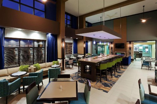 Hampton Inn & Suites Denver Airport / Gateway Park - image 2