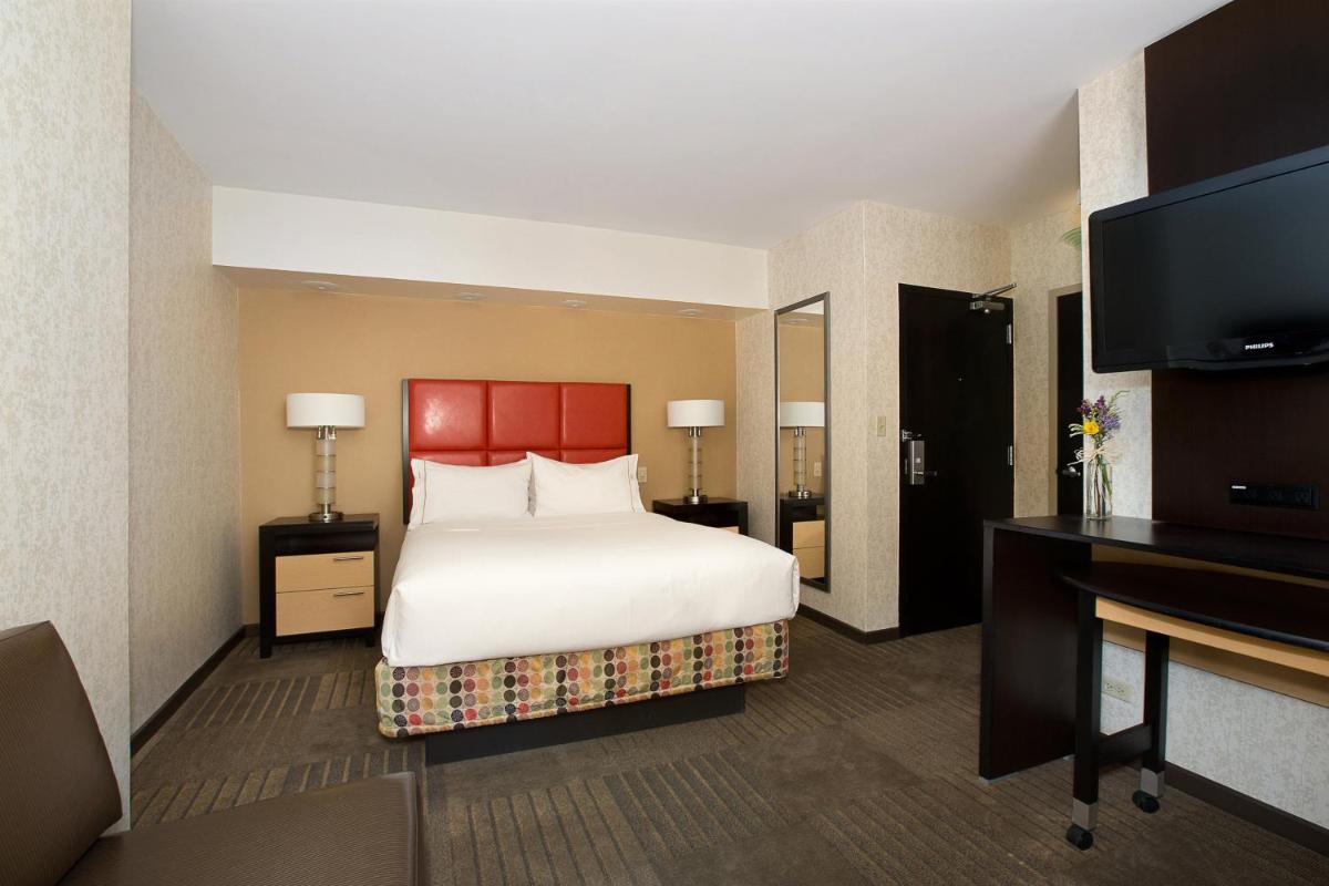 Holiday Inn Express Denver Downtown an IHG Hotel - image 2
