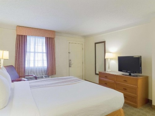 La Quinta Inn by Wyndham Denver Cherry Creek - image 10