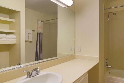 La Quinta Inn by Wyndham Denver Cherry Creek - image 3