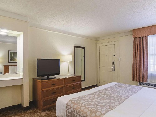 La Quinta Inn by Wyndham Denver Cherry Creek - image 8