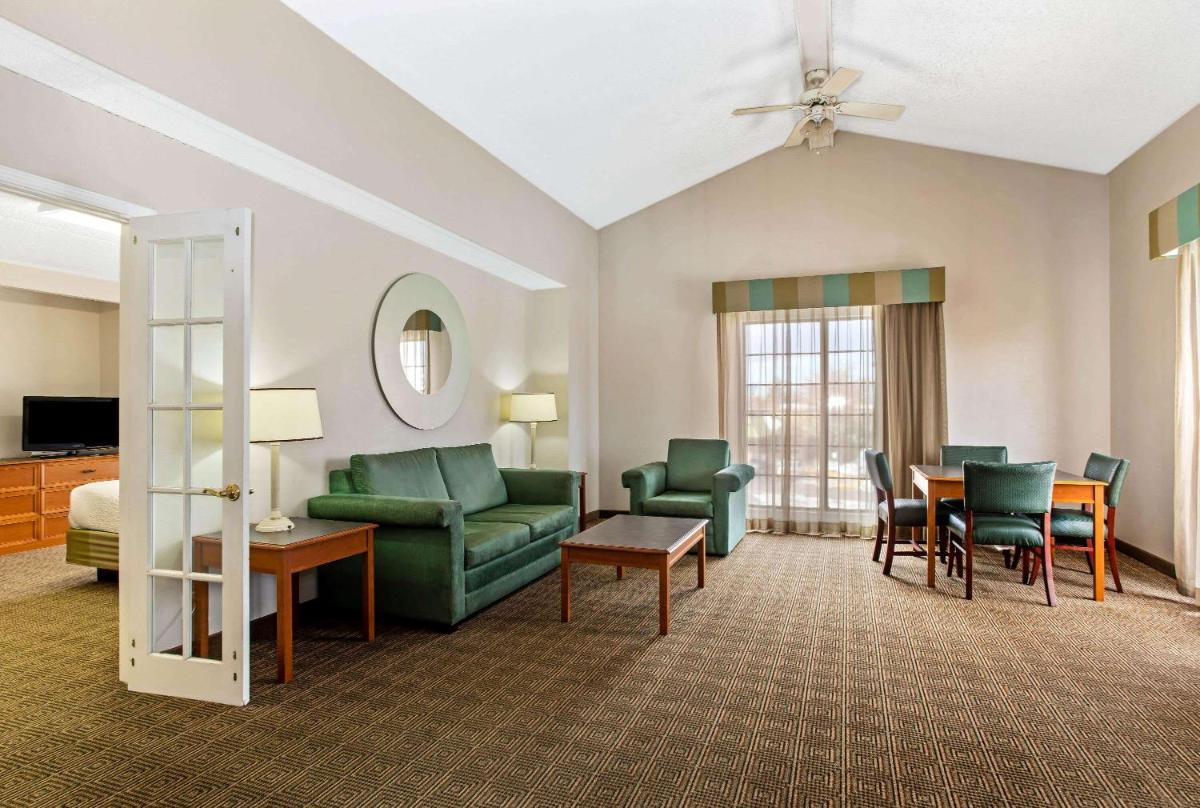 La Quinta Inn by Wyndham Denver Northglenn - image 7