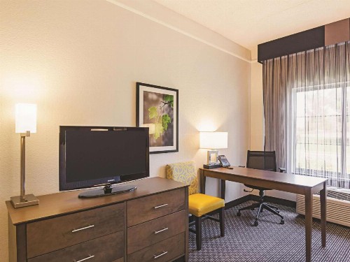 La Quinta by Wyndham Denver Airport DIA - image 19