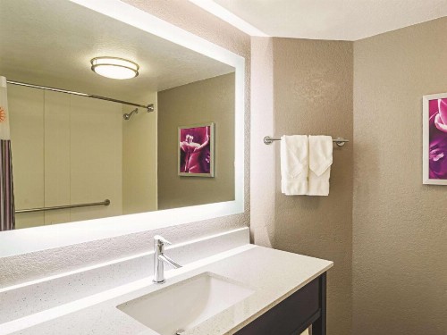 La Quinta by Wyndham Denver Airport DIA - image 25
