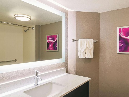La Quinta by Wyndham Denver Airport DIA - image 28