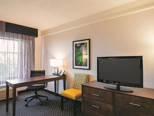 La Quinta by Wyndham Denver Airport DIA - image 32
