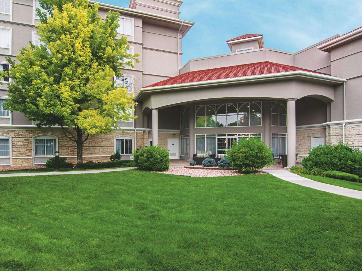 La Quinta by Wyndham Denver Airport DIA - image 4