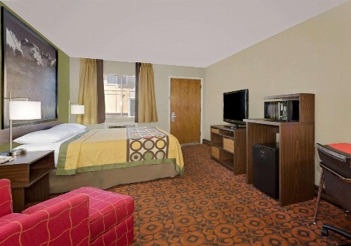 Super 8 by Wyndham Denver Central - image 25