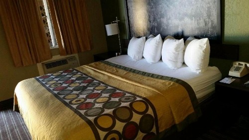 Super 8 by Wyndham Denver Central - image 33