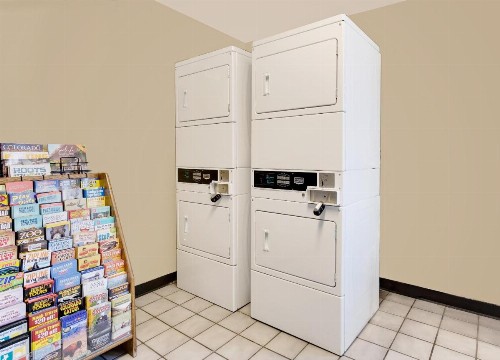 Super 8 by Wyndham Denver Central - image 34