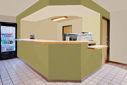 Super 8 by Wyndham Denver Central - image 41