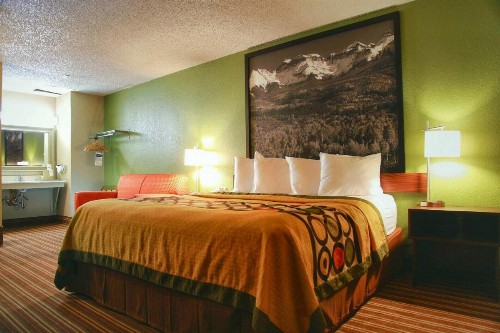 Super 8 by Wyndham Denver Central - image 48