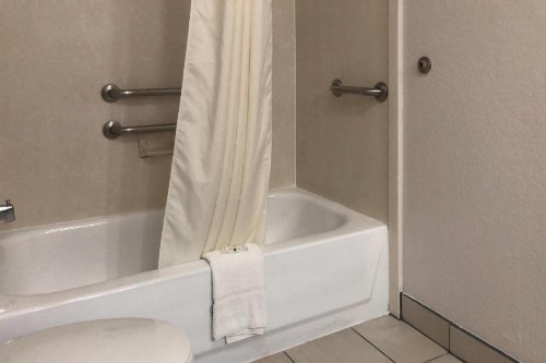 Quality Inn & Suites Denver International Airport - image 11